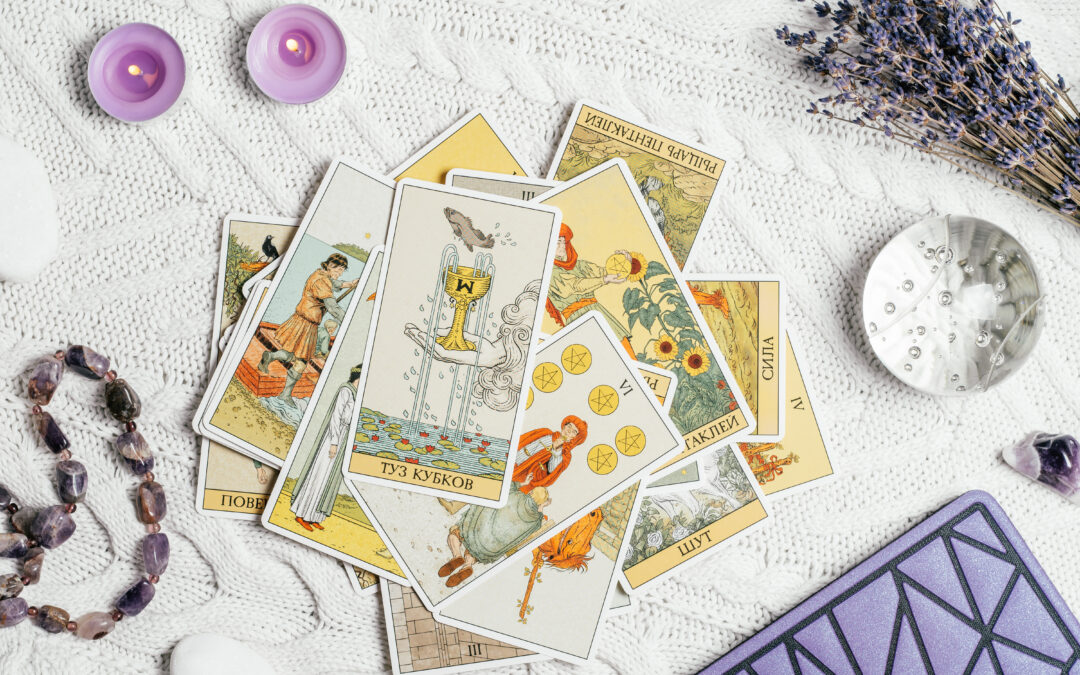 Supports de voyance : Tarot, Pendule, Oracles… Lequel choisir pour votre consultation ?
